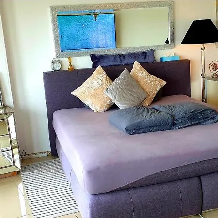 Suite-xxi View Hotelturm *