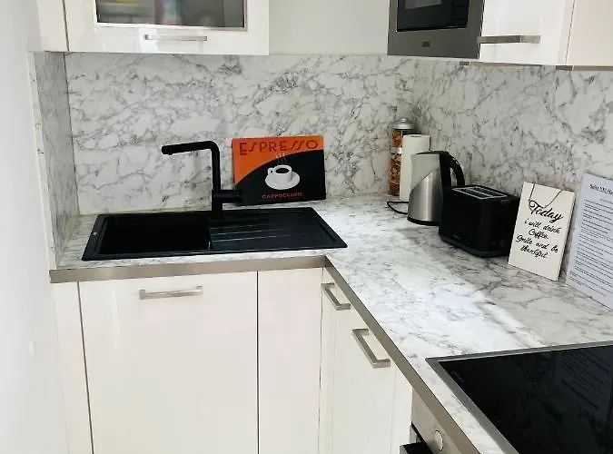 Suite-xxi View Hotelturm *