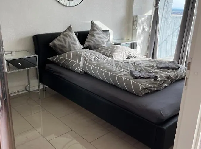 Suite-xxi View Hotelturm *