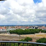 Suite-xxi View Hotelturm *