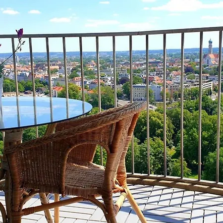 Suite-xxi View Hotelturm *